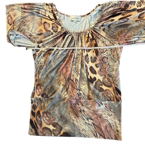 LINDA SEGAL WOMENS GORGEOUS ABSTRACT SHORT DRAPED SLEEVES TOP SIZE MEDIUM - Picture 9 of 12